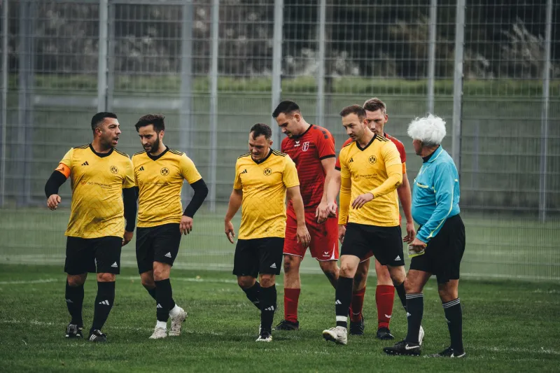 Quando il VAR Ferma il Gioco: Come le Quote Crollano e Risalgono in Pochi Secondi